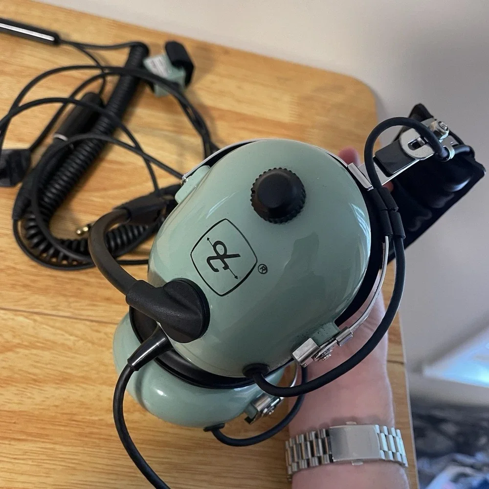 David Clark Noise Attenuating Aviation Headset/microphone. Model H10-20